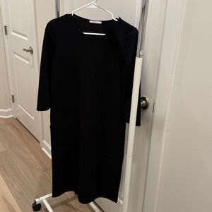 Zara Classic Black dress with pockets.
Size - Small